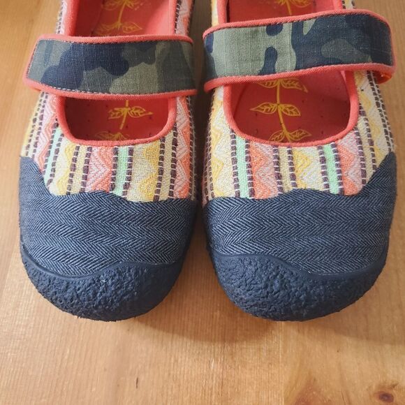 Keen | Camouflage and Orange Mary Jane Flats - Picture 3 of 7